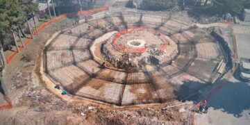 Nuova scuola, prende forma la pianta circolare. «Scadenza lavori a febbraio 2026, probabile proroga al 2027»