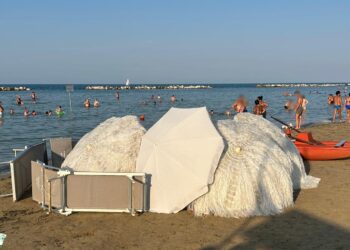 Malore mentre fa il bagno in mare, morto 86enne a San Salvo Marina