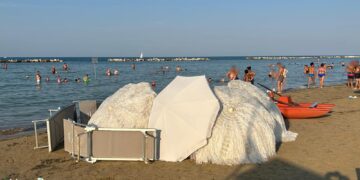 Malore mentre fa il bagno in mare, morto 86enne a San Salvo Marina