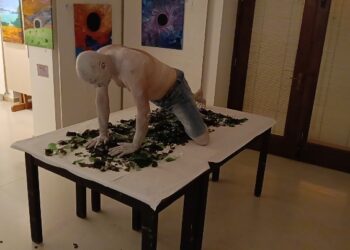 Opere d’arte e performance artistica si fondono nella mostra a Palazzo Mattioli: l’effetto è sorprendente