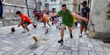 Dopo oltre 10 anni torna il Palio del Borgo: a Furci galline e quartieri si sfidano nel centro storico