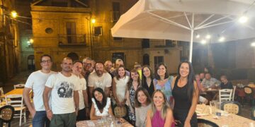 «Ritrovarsi dopo 28 anni: la magia della nostalgia»