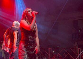 Dal brano di Sanremo al nuovo singolo: il concerto di Sarah Toscano a Cupello per Ordine zero