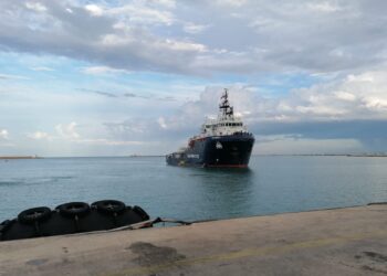 La Sea Watch 5 ha attraccato a Ortona: 56 migranti di 8 nazionalità, 8 minori non accompagnati