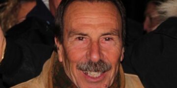 Tredici anni fa l’ultima canzone insieme: il Capitano si ricongiunge al Cavaliere, domani le esequie