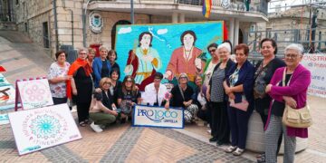 Infiorata all’uncinetto itinerante, a Lentella scoperto il pannello dedicato ai Santi protettori