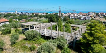 Vasto, nel cantiere Asl abbandonato da un quarto di secolo
