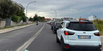 Lavori sulla linea elettrica in via Cardone, lunghe code in ingresso e uscita da Vasto