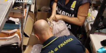False borse e scarpe “Rocco Barocco”: la guardia di finanza sequestra 52mila pezzi