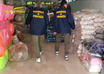 Cosmetici con sostante tossiche e pupazzi Labubu contraffatti: sequestri e 6 denunce