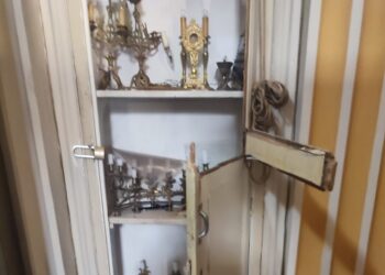 Ladri nella chiesetta del centro storico: quattro porte sfondate, danno ingente