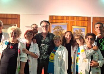 Solidarietà creativa ed emozionale: applausi per lo spettacolo sul volontariato