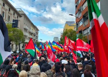 Anche l’Abruzzo scende in strada per Gaza, a Pescara in tremila contro il genocidio