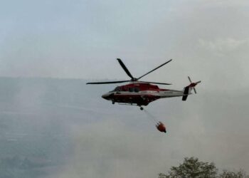 Incendio, rientrate a casa le otto famiglie evacuate. Pompieri e protezione civile controllano le fumarole