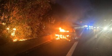 Incendio sull’A14: le fiamme distruggono un’auto