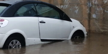 Maltempo a Casalbordino, auto impantanate, lidi danneggiati e case allagate