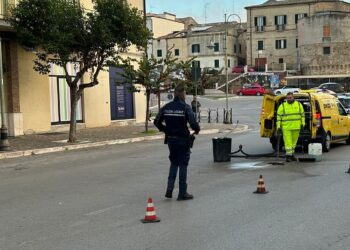 Uomo di 52 anni investito da un’auto in corso Mazzini: trasferito all’Aquila in eliambulanza