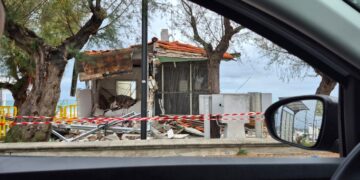 Boato sulla riviera: assalto con l’esplosivo, salta in aria il bancomat