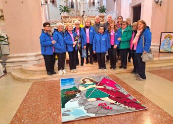 L’Infiorata all’Uncinetto di San Salvo protagonista a Raiano: fede, arte e tradizione si incontrano