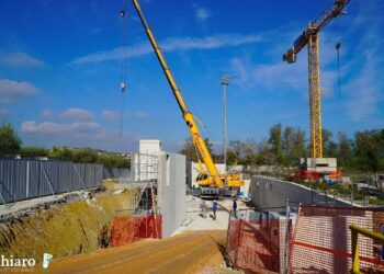 Al “Davide Bucci” arrivano i pilastri della tribuna, obiettivo: «Iniziare qui la prossima stagione»