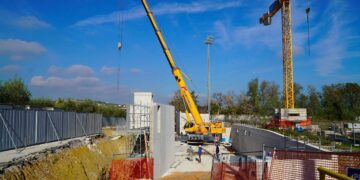 Al “Davide Bucci” arrivano i pilastri della tribuna, obiettivo: «Iniziare qui la prossima stagione»