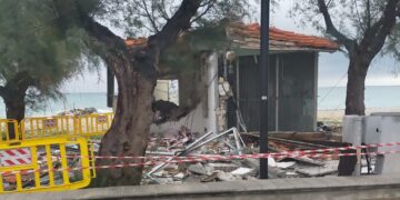 Boato sulla riviera: assalto con l’eslosivo, salta in aria il bancomat