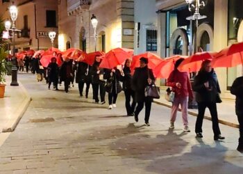 “Maipiùsola” attraversa San Salvo per ribadire il “no” alla violenza sulle donne