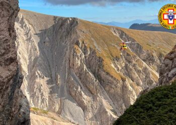 Colpito dai detriti staccatisi dalla parete, muore scalatore di 35 anni