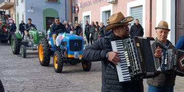 Trenta trattori per il patrono: Pollutri dà il via ai festeggiamenti per San Nicola