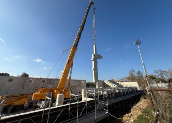 Primi pilastri da 12 metri e gradoni, inizia a prendere forma la futura tribuna del “Bucci”