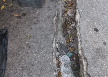 «La strada ha ceduto: spaccature e degrado, lavori attesi da cinque anni»