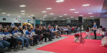 Pilkington, il 2026 porterà il nuovo forno float. “Lavoro è vita”, i dipendenti raccolgono 30mila euro