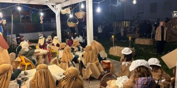 I piccoli alunni della scuola “Il Girotondo” mettono in scena il presepe vivente
