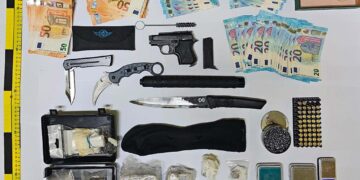 Cerca di investire agente, nascondeva droga nelle mutande e a casa: arrestato insieme al fratello