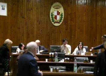 Dirigente a processo, il Comune non si costituisce parte civile: tensione in Consiglio