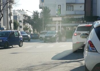 Investita all’incrocio via Conti Ricci-via Marco Polo, soccorsa da passanti e automobilisti