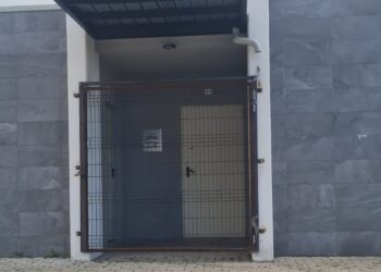 Prospero a Menna: «È così complicato trovare 500 euro al mese per pulire i bagni del terminal?»