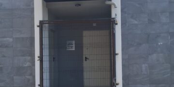 Prospero a Menna: «È così complicato trovare 500 euro al mese per pulire i bagni del terminal?»