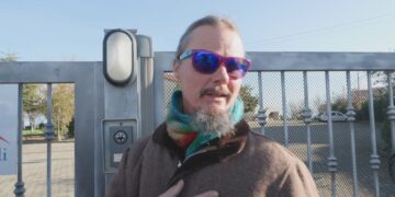 Nathan porta i regali ai figli: un Natale lontano dal bosco