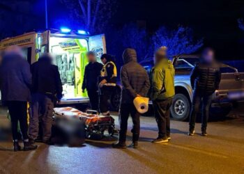 65enne investito da una moto in via Conti Ricci, sul posto il 118. Traffico bloccato