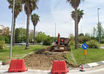 Rotatoria tagliata a metà per il passaggio delle torri eoliche, 24mila euro al Comune di San Salvo