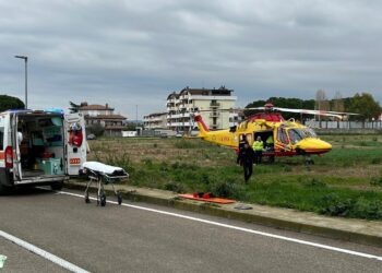 Cede impalcatura in un cantiere a San Salvo, tre lavoratori cadono da 10 metri di altezza. Uno è gravissimo