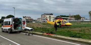 Cede impalcatura in un cantiere a San Salvo, tre lavoratori cadono da 10 metri di altezza. Uno è gravissimo
