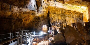 Turismo in Abruzzo, le Grotte di Stiffe quinte in italia con oltre 67mila visitatori nel 2025