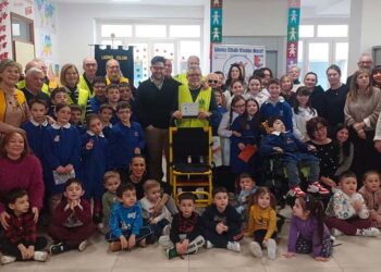 «Un gesto che abbatte le barriere», donata una “barella per scale” alla scuola di Liscia