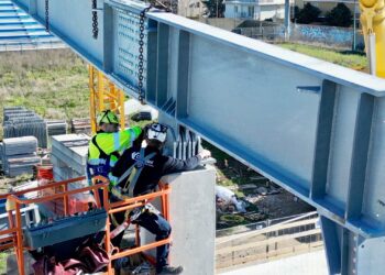Allo stadio Bucci la tribuna prende forma: travi d’acciaio da 3,5 tonnellate per la copertura