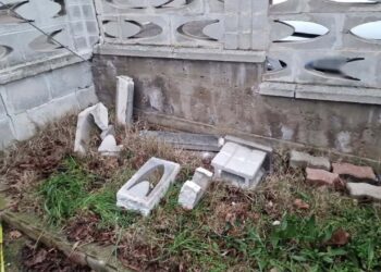 Vandalismo o furto fallito: muro fatto a pezzi in via Santa Caterina da Siena