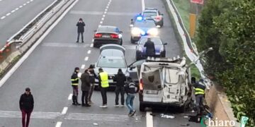 Assalto alle prime ore del mattino: portavalori sventrato con l’esplosivo sull’A14