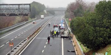 Assalto alle prime ore del mattino: portavalori sventrato con l’esplosivo sull’A14