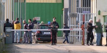 Rivolta in carcere, forze dell’ordine intervengono a Torre Sinello